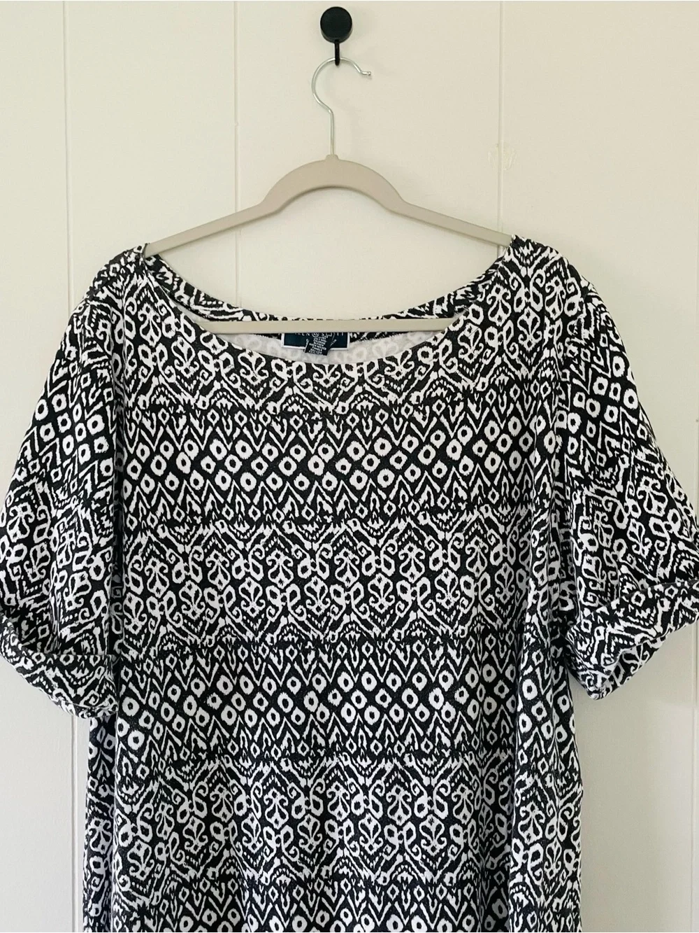 Karen Scott Black & White Geometric Crewneck Top